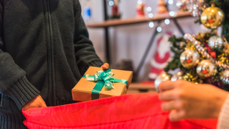Presentes que cabem no bolso: como manter o espírito natalino sem comprometer as finanças